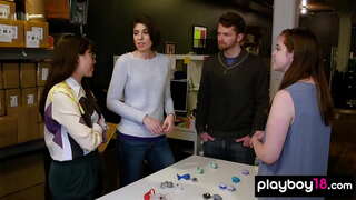 Amateur quatuor de baise avec bite de la faim des femmes au foyer MILF