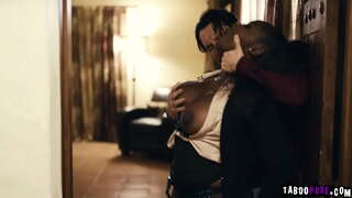 Perverzna klijent želi se seksati sa seksualnom риэлторшей Osa Slatka, a onda on / ona će kupiti kuću