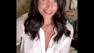 ���ຍໃນຂະນະທີ່ນາງບໍ່ດຽວກັນ