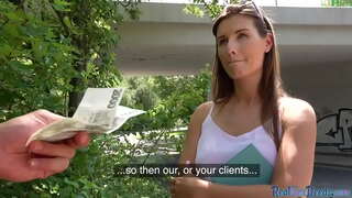 ���ુદ્દો પાર્ક સાથે વાહિયાત સુંદર યુરોપિયન અપરિપક્વ