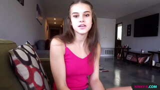 Моята ос сестра научих, че гаджето изневерява на нея, и, в желанието си да отмъсти на него, тя ме помоли трахнуть нея и да я снимам нас - Ellie Idol