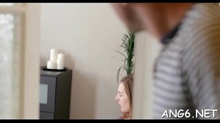 خوبصورت ڈبل نکی کے ساتھ ساتھ چل رہی ہے