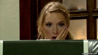 ���៍នជំទង់ម៉ូណាស៍រកឃើញយន្ដសិចរបស់នាង stepmom ម៉ូ Sonay នៅលើអ៊ិនធឺណិហើយបន្ទាប់មកអាំងនិងរន្ធគូថវីដេអូរបស់នាងនៅក្នុងទាសភាពនៅក្នុងគ្រែ