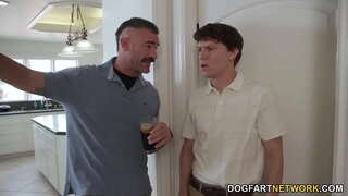 Petit Ebonovina Chanel Skaj Li Analni Seks S Veliki Bijeli Kite